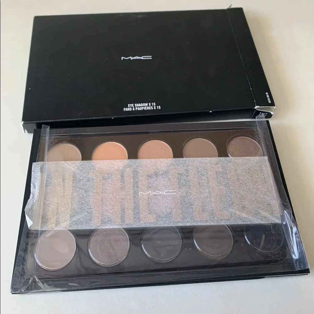 MAC EyeShadow x 15 Colors In The Flesh Palette 19.5 g/0.68 oz Full Size - Picture 5 of 5